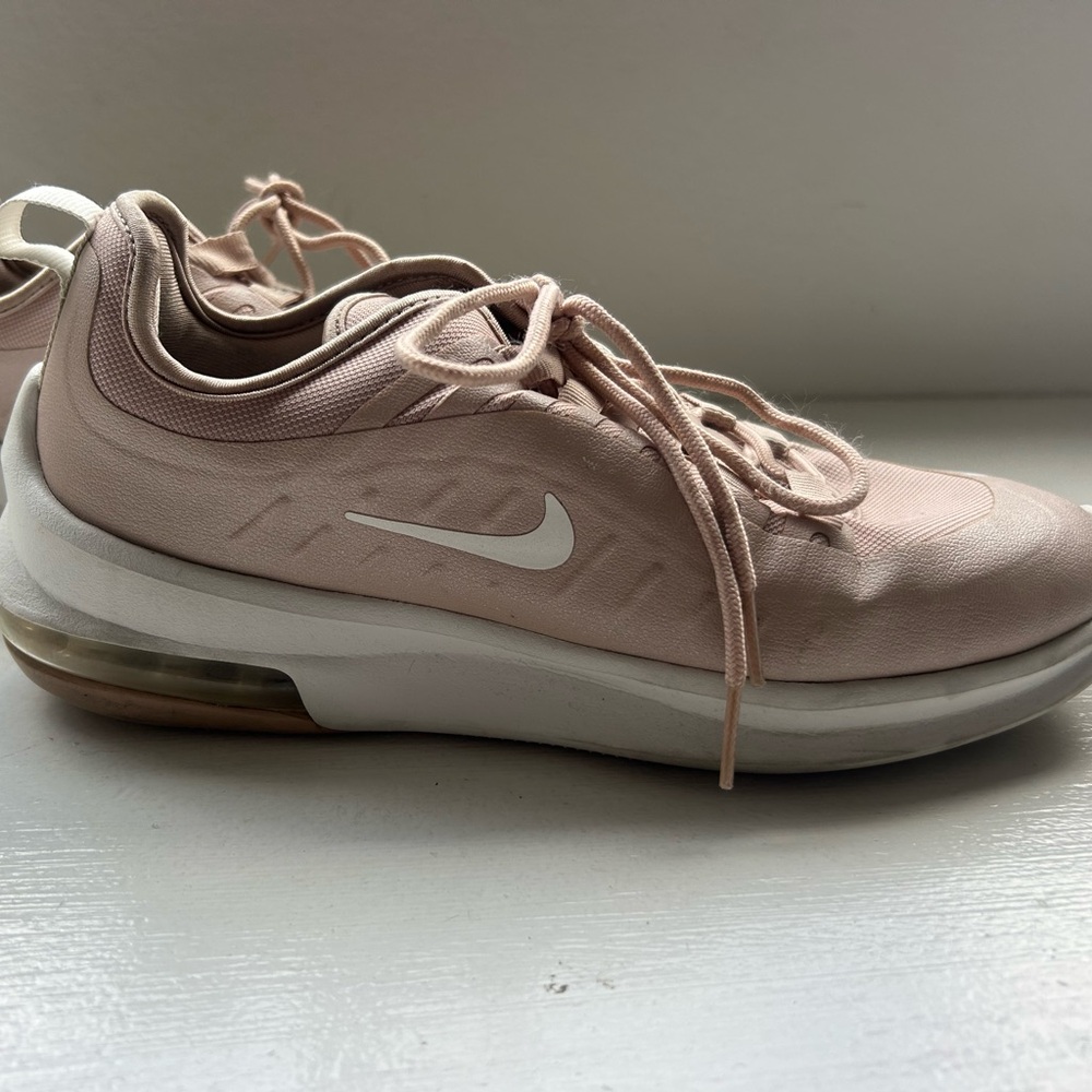 Nike Women's Blush Pink Athletic Shoes
